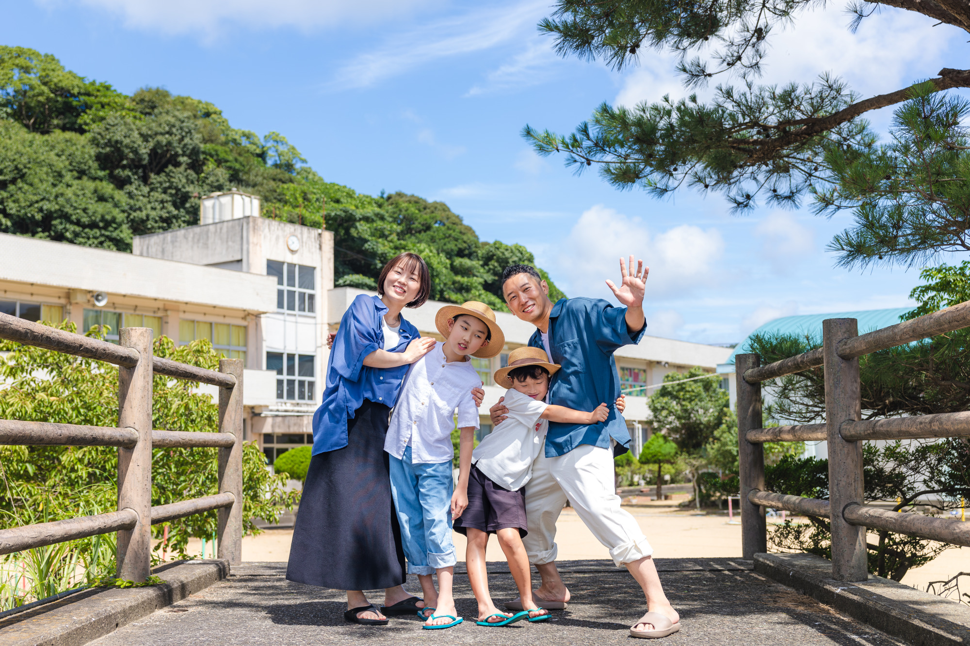 「都会にはない豊かさの中で、子どもと一緒に学び、のびのびと暮らせる島」家族4人の島暮らしにフォーカス! - 竹森 祐輔さん・美鈴さん