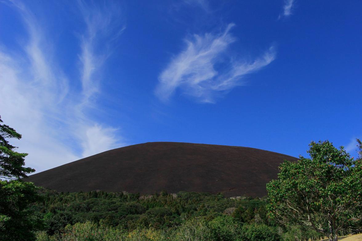 Why is Mt. Onidake covered in grass?-1