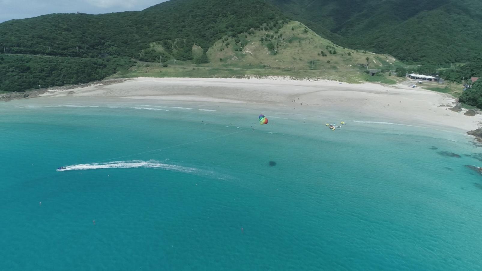 A contrast between white sands, cobalt-blue seas, and green plants! Make the most of Goto’s natural world-2