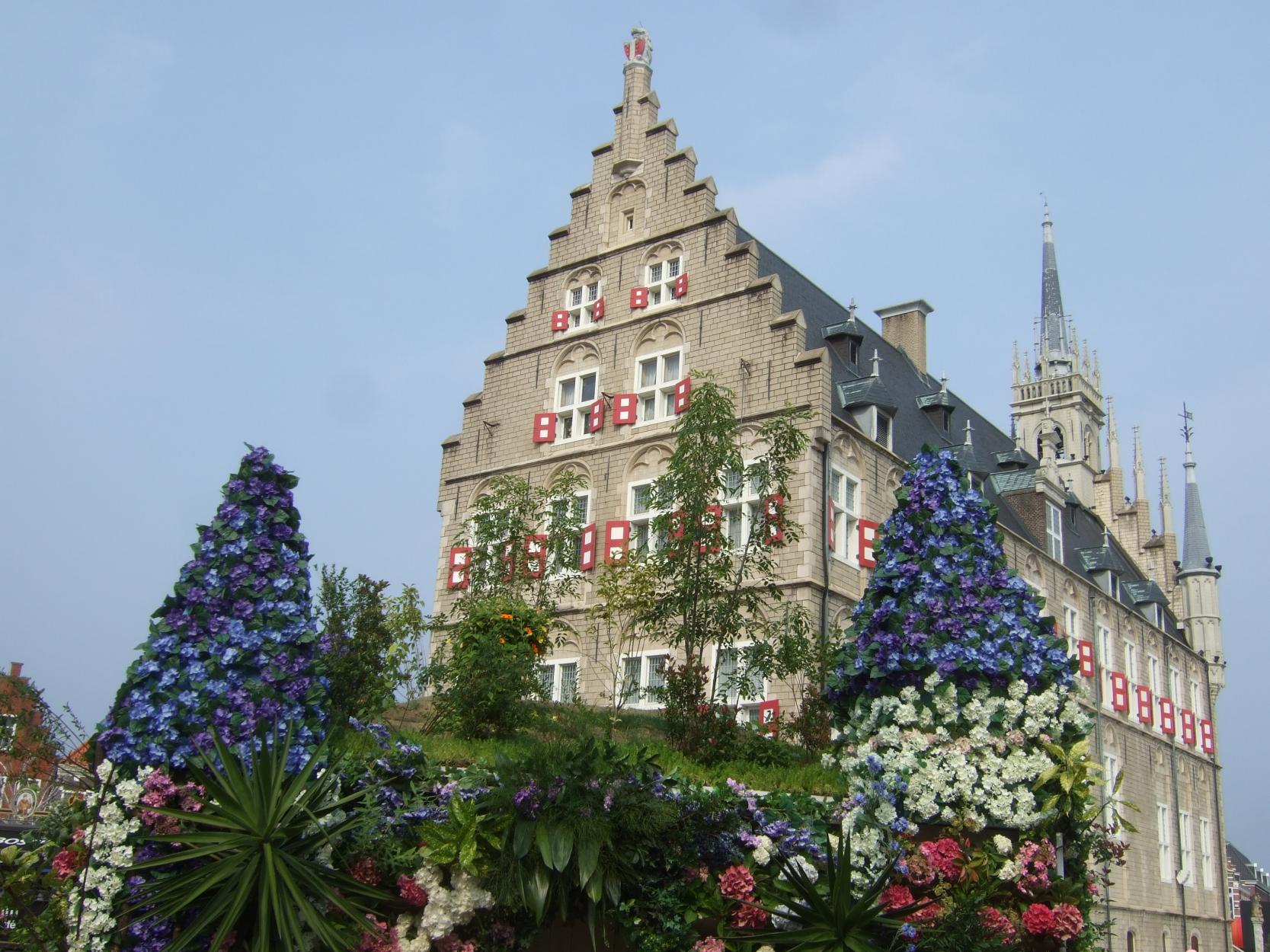 Make your way to Huis Ten Bosch-0