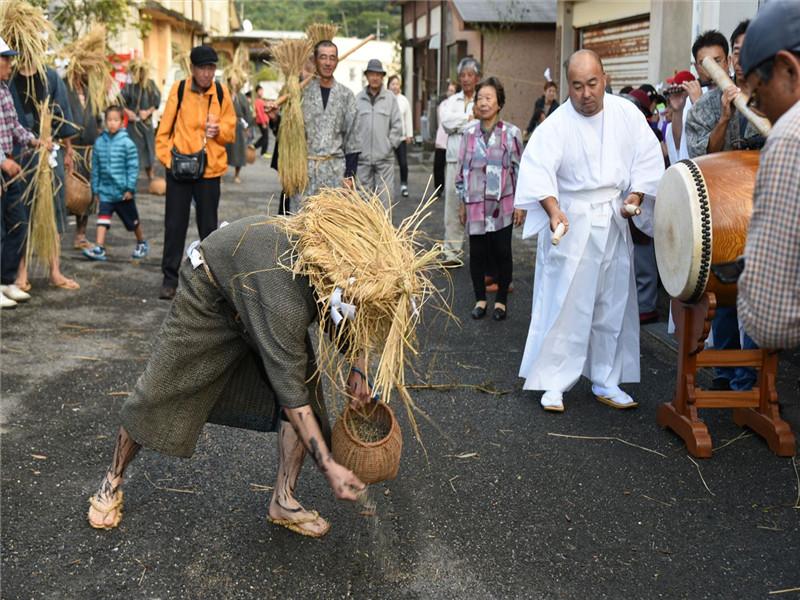 Daihogo no Zunauchi (sand throwing)-2