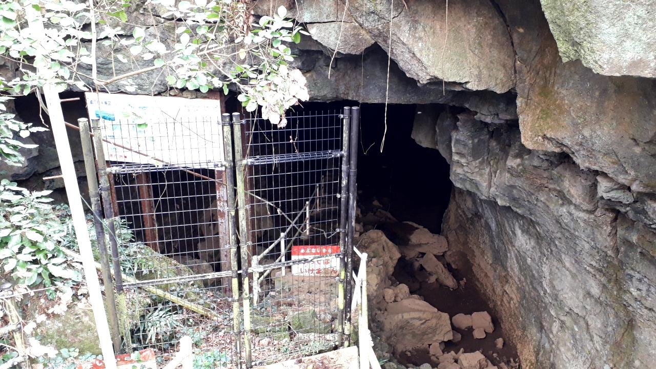 富江溶岩トンネル「井坑」-1