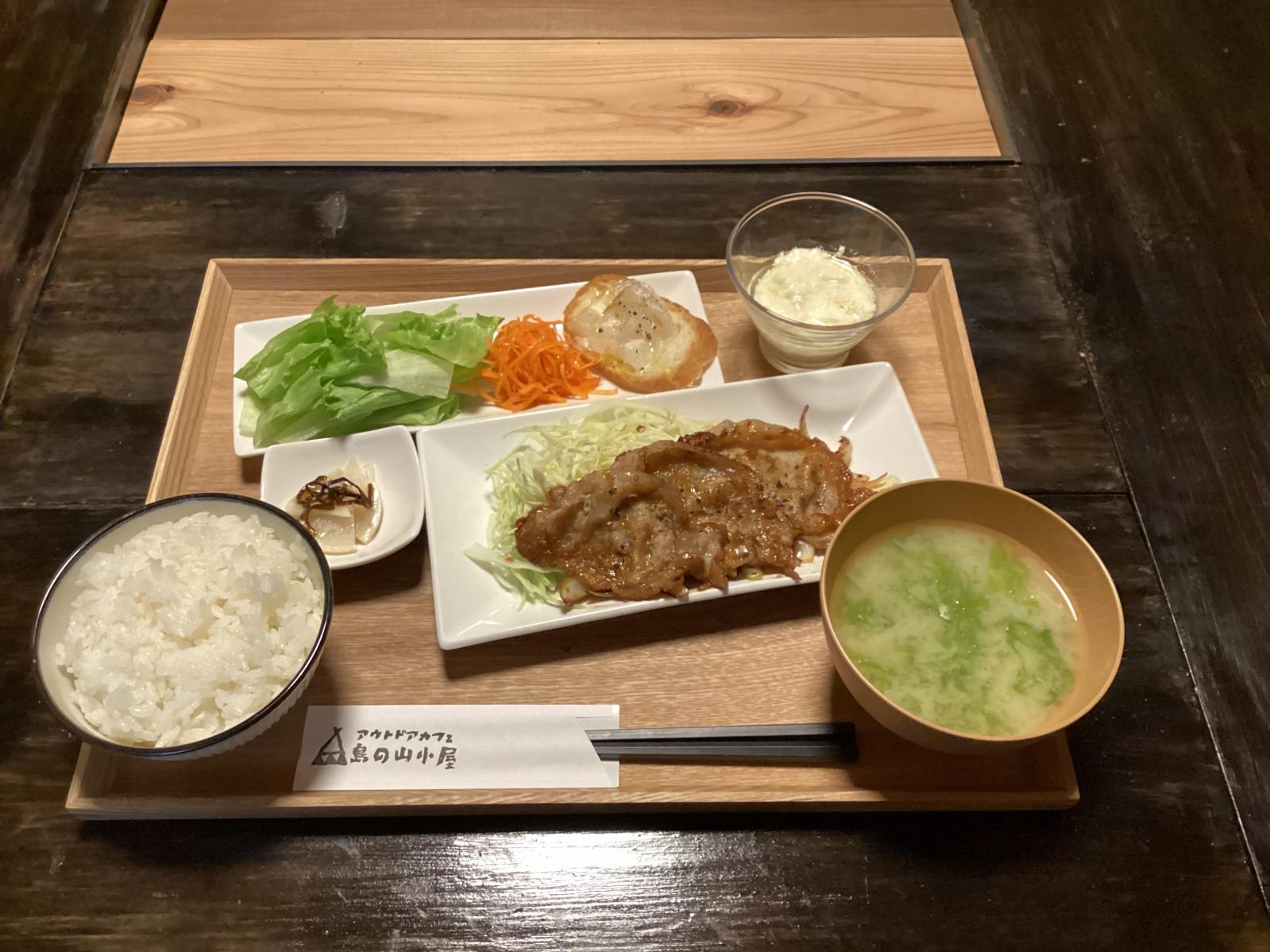 アウトドアカフェ 島の山小屋-2